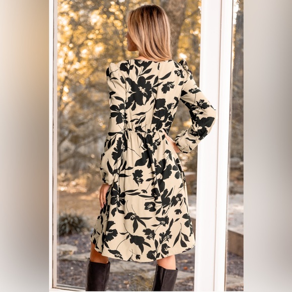 CUPSHE Black & Khaki Floral Surplice Dresss with Pockets - Size Medium - Picture 2 of 4